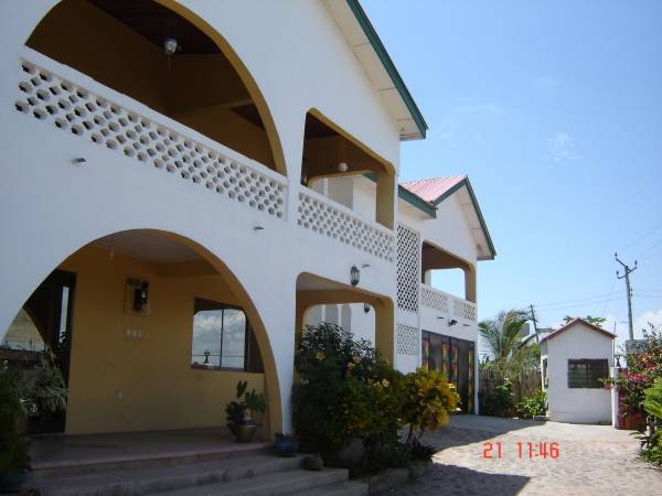 Almond Tree Guest House - Cape Coast, Ghana